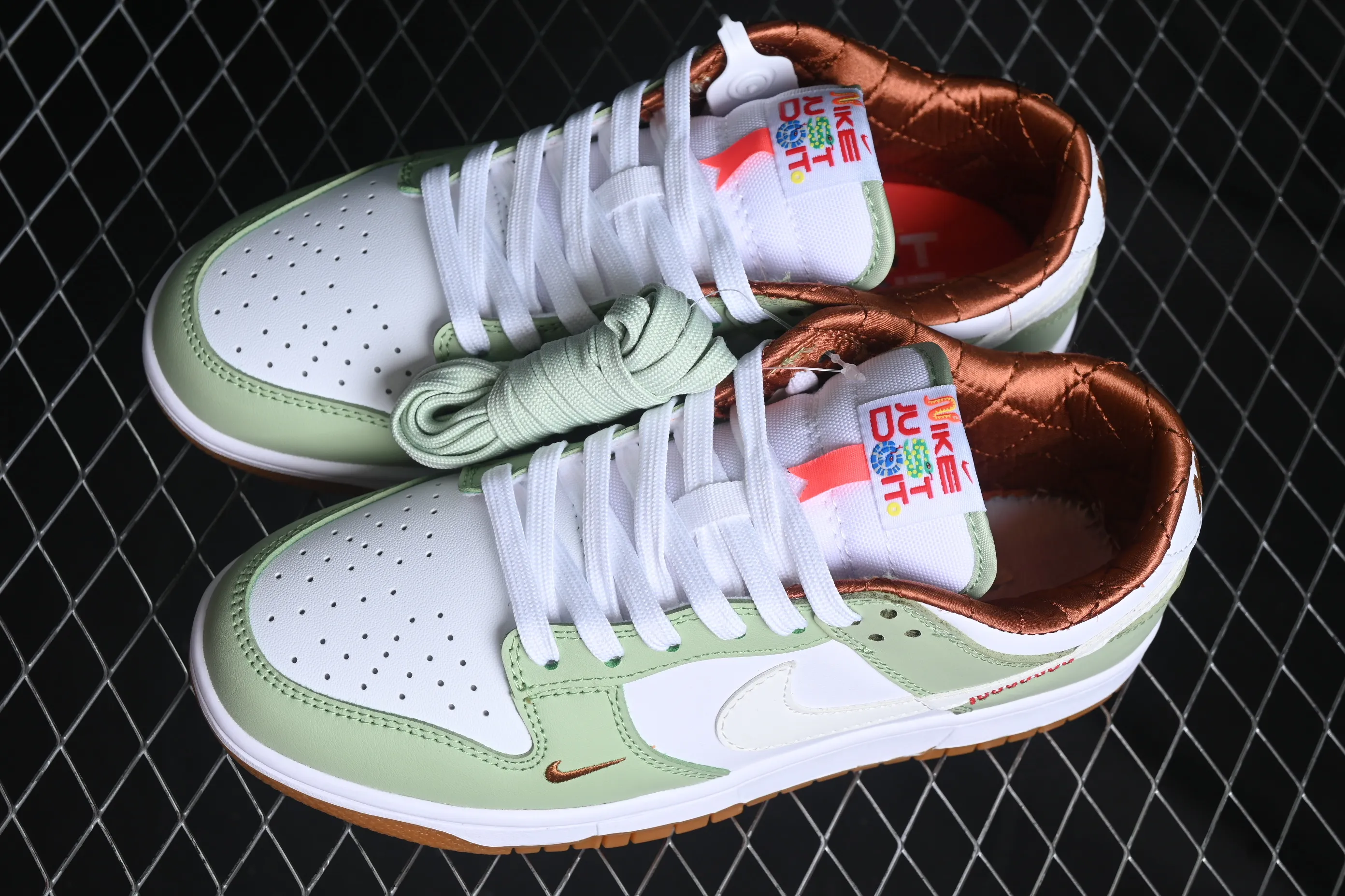 All Categories Nk SB Dunk Series Nk SB Dunk Low Low-top sneakers Nk Dunk Low "Year of the Snake" Year of the Snake theme low-top casual sneakers HV6001-101